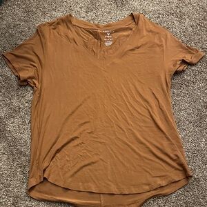 American Eagle Outfitters Women's V-Neck Tee in Caramel Brown